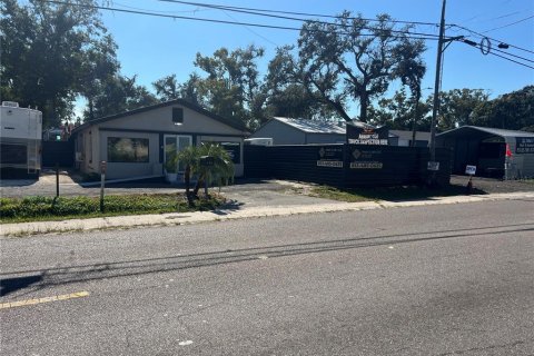 Commercial property in Tampa, Florida 89.74 sq.m. № 2139990 - photo 2
