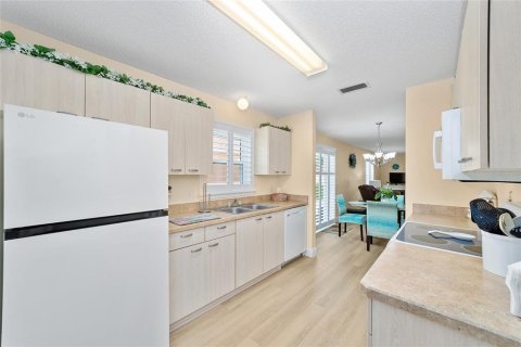 Villa ou maison à vendre à Lady Lake, Floride: 2 chambres, 117.8 m2 № 2219540 - photo 15
