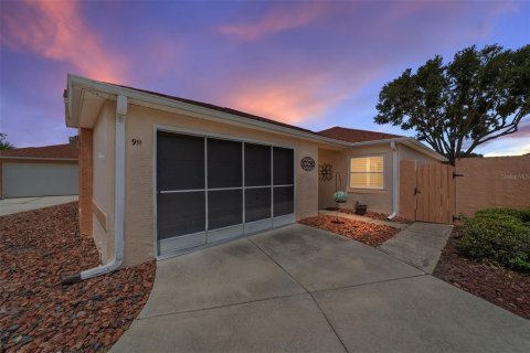 Villa ou maison à vendre à Lady Lake, Floride: 2 chambres, 117.8 m2 № 2219540 - photo 2