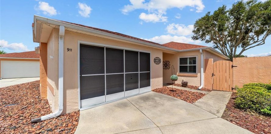 Villa ou maison à Lady Lake, Floride 2 chambres, 117.8 m2 № 2219540