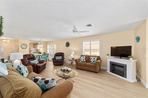 Villa ou maison à vendre à Lady Lake, Floride: 2 chambres, 117.8 m2 № 2219540 - photo 10