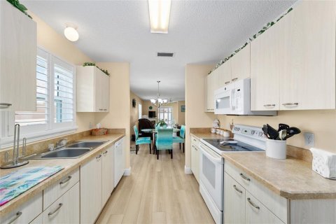 Villa ou maison à vendre à Lady Lake, Floride: 2 chambres, 117.8 m2 № 2219540 - photo 16