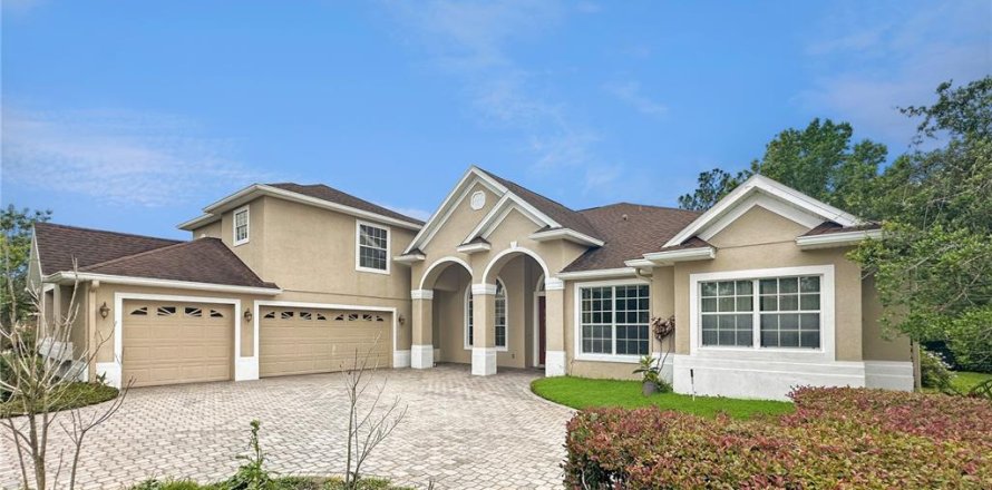 House in Oviedo, Florida 5 bedrooms, 341.51 sq.m. № 2234174