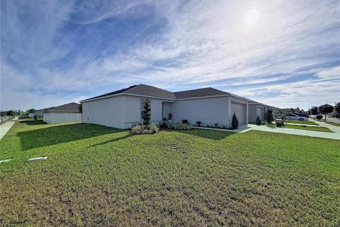 House in Haines City, Florida 3 bedrooms, 119.1 sq.m. № 2224633 - photo 8
