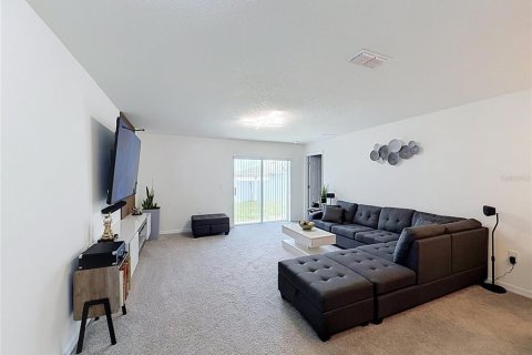 House in Haines City, Florida 3 bedrooms, 119.1 sq.m. № 2224633 - photo 9