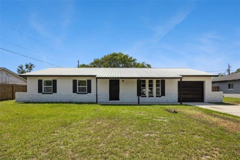 House in Titusville, Florida 4 bedrooms, 178.56 sq.m. № 2309011