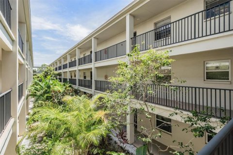 Condo in Dunedin, Florida, 2 bedrooms  № 1802084 - photo 9