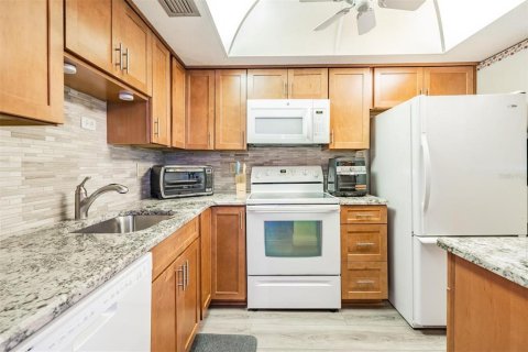 Condo in Dunedin, Florida, 2 bedrooms  № 1802084 - photo 4