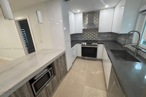 Villa ou maison à louer à Fort Lauderdale, Floride: 4 chambres, 110.93 m2 № 1982805 - photo 5