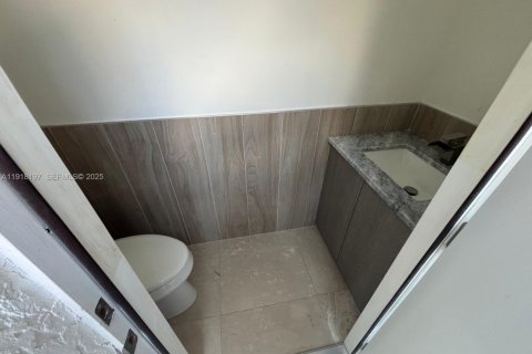 Villa ou maison à louer à Fort Lauderdale, Floride: 4 chambres, 110.93 m2 № 1982805 - photo 26