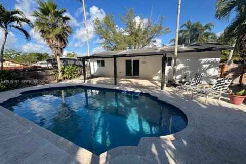 Villa ou maison à louer à Fort Lauderdale, Floride: 4 chambres, 110.93 m2 № 1982805 - photo 12