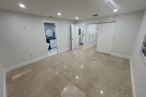 Villa ou maison à louer à Fort Lauderdale, Floride: 4 chambres, 110.93 m2 № 1982805 - photo 8