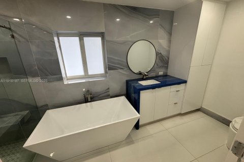 Villa ou maison à louer à Fort Lauderdale, Floride: 4 chambres, 110.93 m2 № 1982805 - photo 18