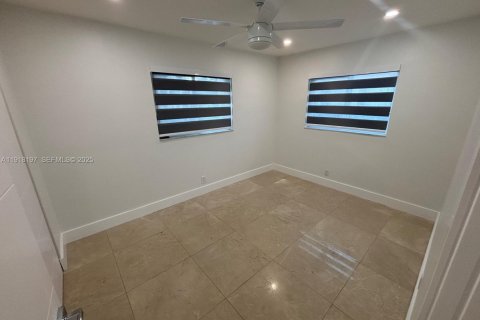 Villa ou maison à louer à Fort Lauderdale, Floride: 4 chambres, 110.93 m2 № 1982805 - photo 24