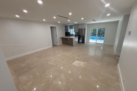 Villa ou maison à louer à Fort Lauderdale, Floride: 4 chambres, 110.93 m2 № 1982805 - photo 7