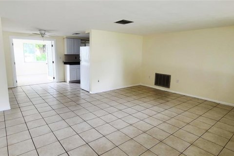 Casa en alquiler en New Port Richey, Florida, 3 dormitorios, 104.79 m2 № 1900514 - foto 3