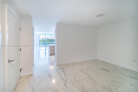 Copropriété à vendre à North Miami Beach, Floride: 2 chambres, 104.33 m2 № 2022768 - photo 12