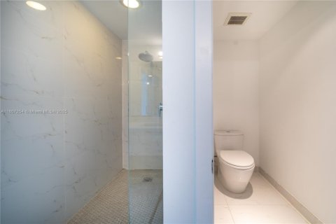 Copropriété à vendre à North Miami Beach, Floride: 2 chambres, 104.33 m2 № 2022768 - photo 26