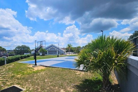 House in Davenport, Florida 4 bedrooms, 162.39 sq.m. № 2026928 - photo 24