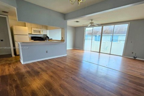 House in Davenport, Florida 4 bedrooms, 162.39 sq.m. № 2026928 - photo 6