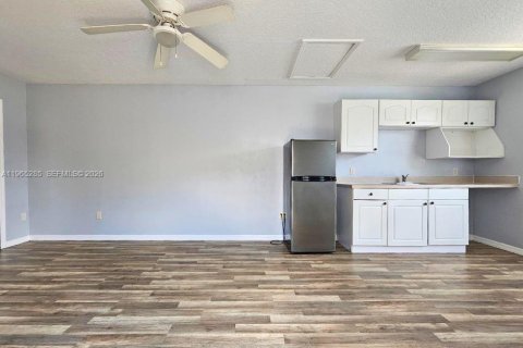 House in Davenport, Florida 4 bedrooms, 162.39 sq.m. № 2026928 - photo 19