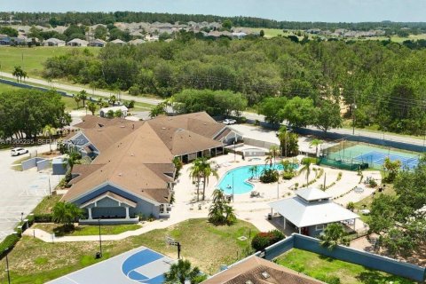 House in Davenport, Florida 4 bedrooms, 162.39 sq.m. № 2026928 - photo 2