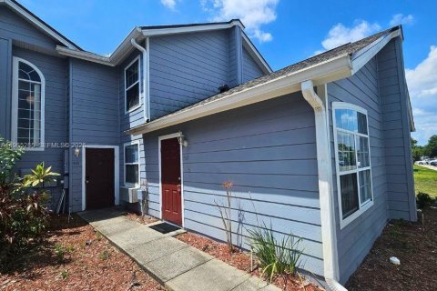 House in Davenport, Florida 4 bedrooms, 162.39 sq.m. № 2026928 - photo 4