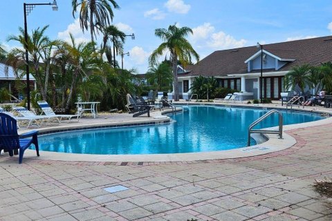 House in Davenport, Florida 4 bedrooms, 162.39 sq.m. № 2026928 - photo 22