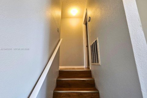 House in Davenport, Florida 4 bedrooms, 162.39 sq.m. № 2026928 - photo 9