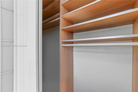 Condo in Miami, Florida, 3 bedrooms  № 2020624 - photo 26