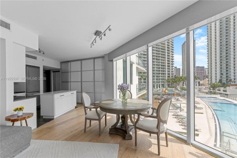Condo in Miami, Florida, 3 bedrooms  № 2020624
