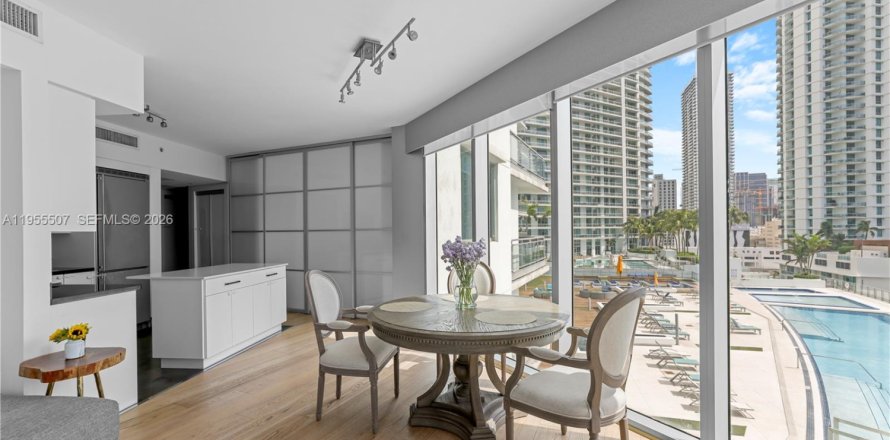 Condo in Miami, Florida, 3 bedrooms  № 2020624