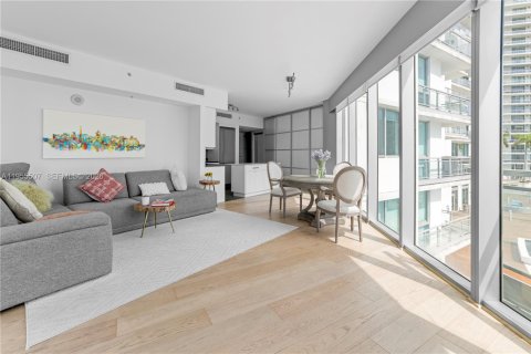 Condo in Miami, Florida, 3 bedrooms  № 2020624 - photo 5