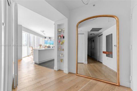 Condo in Miami, Florida, 3 bedrooms  № 2020624 - photo 15