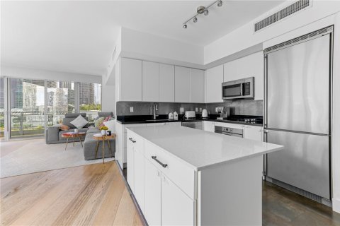 Condo in Miami, Florida, 3 bedrooms  № 2020624 - photo 10