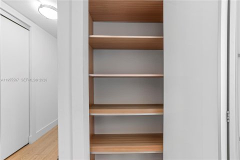 Condo in Miami, Florida, 3 bedrooms  № 2020624 - photo 27