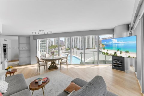 Condo in Miami, Florida, 3 bedrooms  № 2020624 - photo 3