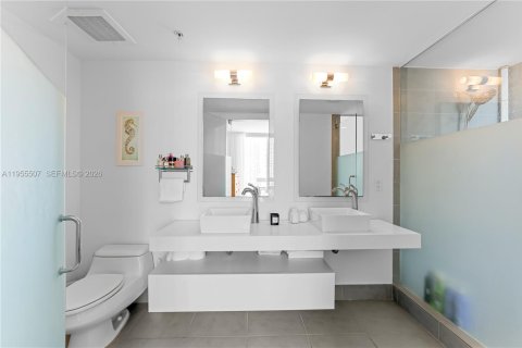 Condo in Miami, Florida, 3 bedrooms  № 2020624 - photo 17