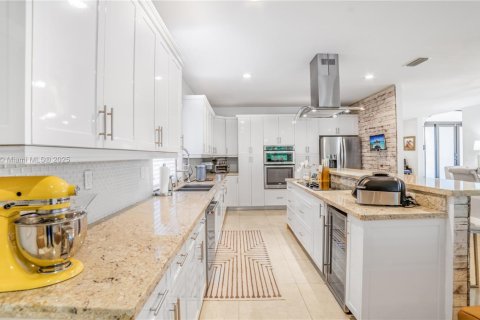 Купить виллу или дом в Майами, Флорида 4 спальни, 262.91м2, № 1932567 - фото 22