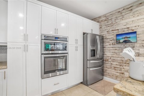 Купить виллу или дом в Майами, Флорида 4 спальни, 262.91м2, № 1932567 - фото 25