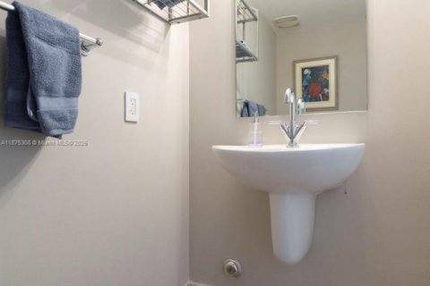 Copropriété à louer à Miami, Floride: 1 chambre, 91.69 m2 № 1980321 - photo 23