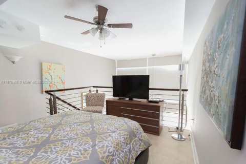 Copropriété à louer à Miami, Floride: 1 chambre, 91.69 m2 № 1980321 - photo 2