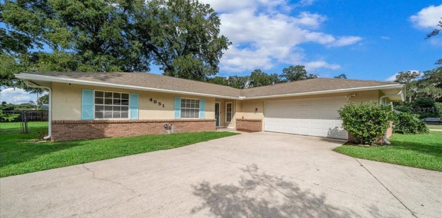 Villa ou maison à Ocala, Floride 3 chambres, 142.42 m2 № 2411659