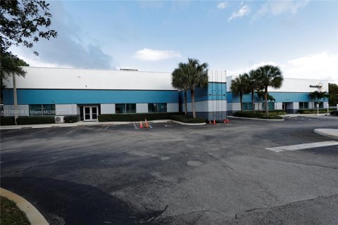 Propiedad comercial en venta en Deerfield Beach, Florida № 1868661 - foto 2