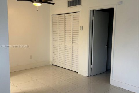 Condominio en alquiler en North Miami, Florida, 1 dormitorio, 57.32 m2 № 2027117 - foto 4