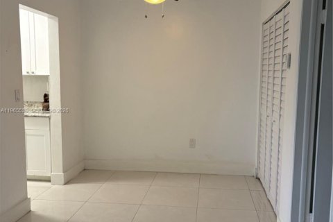 Condominio en alquiler en North Miami, Florida, 1 dormitorio, 57.32 m2 № 2027117 - foto 5