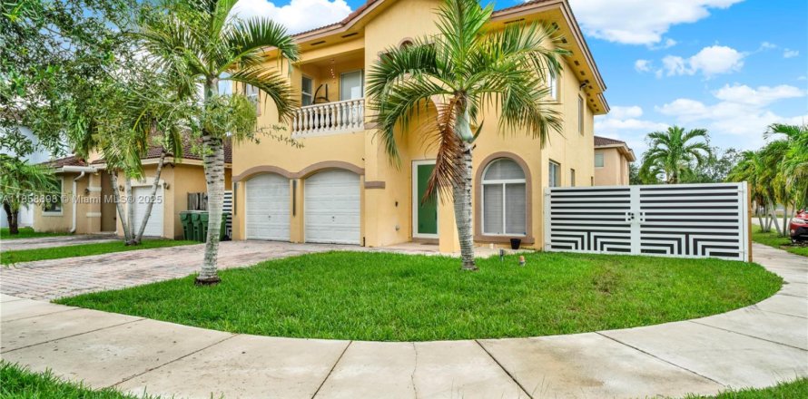Casa en Homestead, Florida 4 dormitorios, 208.38 m2 № 1887391