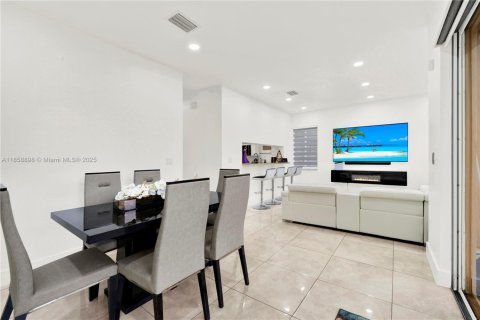 Casa en venta en Homestead, Florida, 4 dormitorios, 208.38 m2 № 1887391 - foto 8