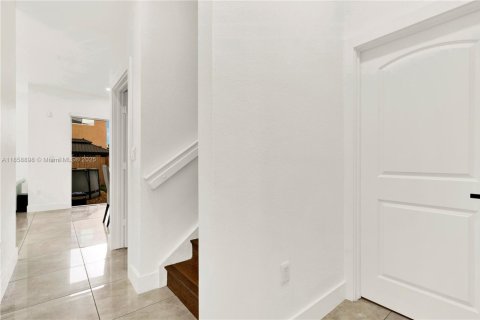 Casa en venta en Homestead, Florida, 4 dormitorios, 208.38 m2 № 1887391 - foto 3