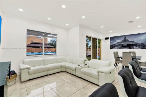 Casa en venta en Homestead, Florida, 4 dormitorios, 208.38 m2 № 1887391 - foto 7